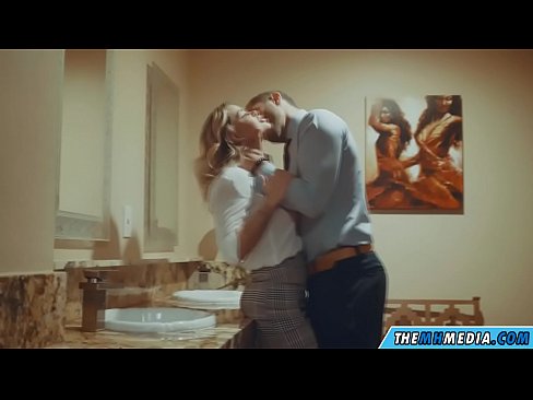 ❤️ Kui rinnakas blondiin võrgutab sind avalikus tualettruumis ☑ Kaunis porno at et.mrvideospornogratis.ru ❌️❤